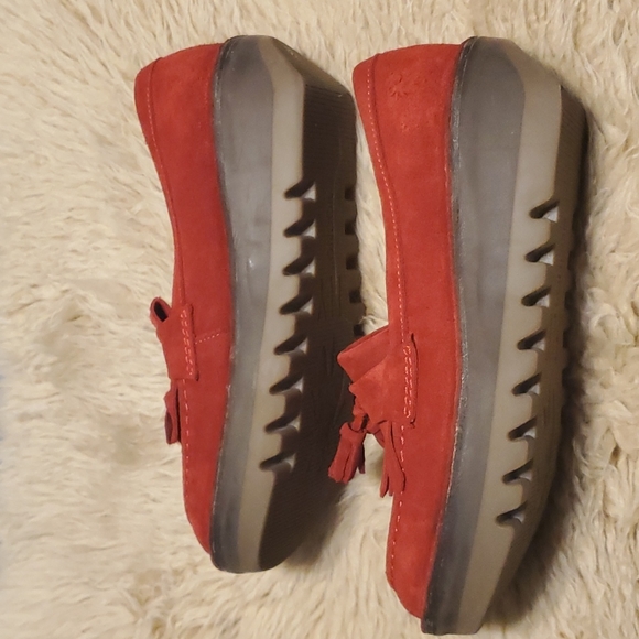 Fly London Rare Color and Style Red Suede Tassle Loafers Size EU 40 - Picture 2 of 5